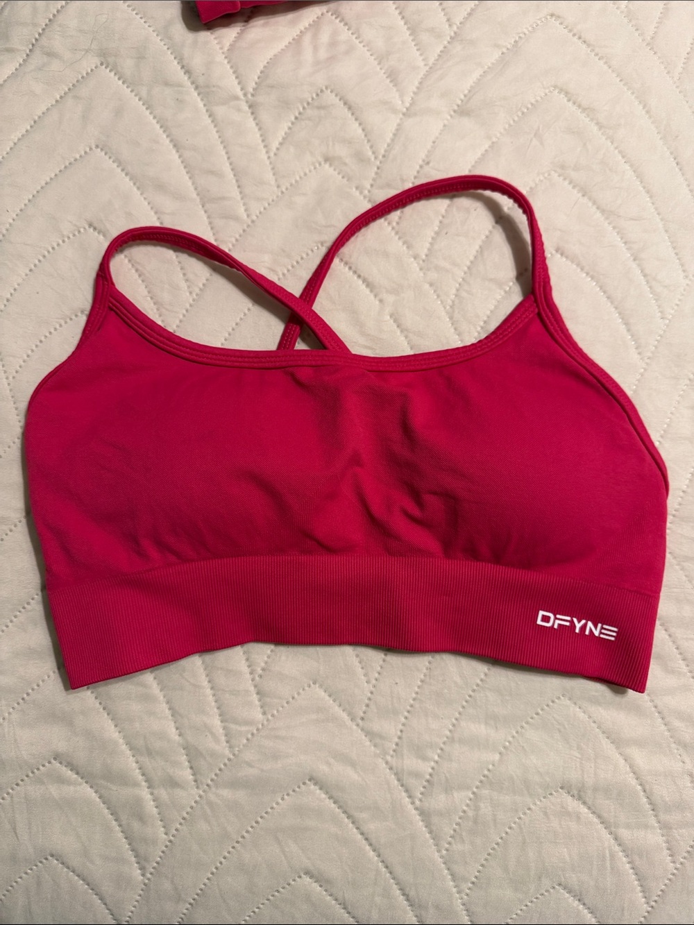 DFYNE Women's Hot Pink Seamless Crossback Sports Bra